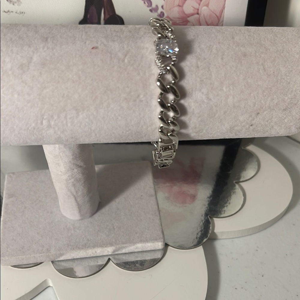 Elegant Silver Bracelet with Crystal Accent